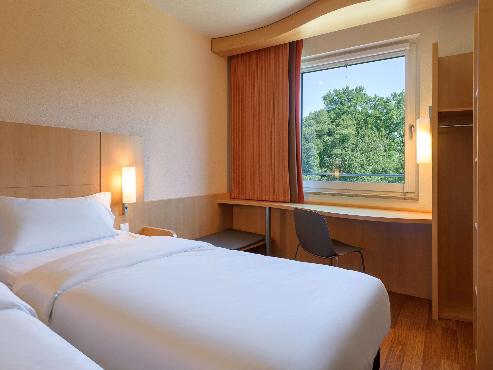 Hotel Ibis Airport Messe 3*